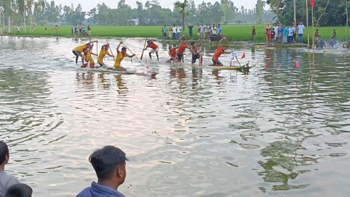 কলাগাছ ভেলার বাইচ প্রতিযোগীতায় কুড়িগ্রামে গরিবের বন্ধু ভেলার বিজয়